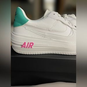 NIKE Air Force 1 AF1 Platform Sneakers Shoes 
Women’s 9 AUTHENTIC NIB MOTHER’S